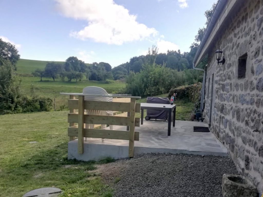 Terrasse à la grange de Liournat